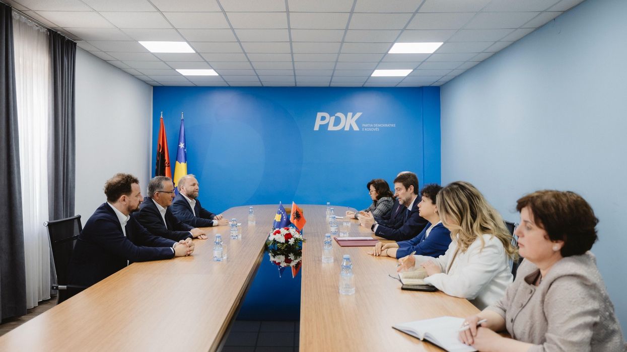 Hamza pas takimit me Hoxhën: Kosovës i duhen institucione stabile dhe funksionale Hamza pas takimit me Hoxhën: Kosovës i duhen institucione stabile dhe funksionale