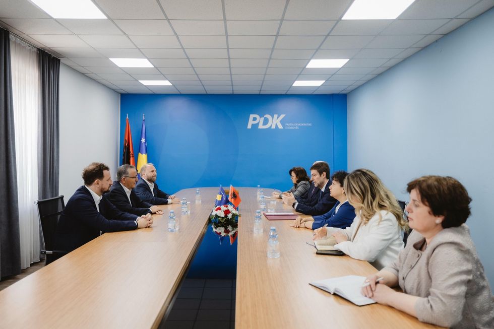 Hamza pas takimit me Hoxhën: Kosovës i duhen institucione stabile dhe funksionale