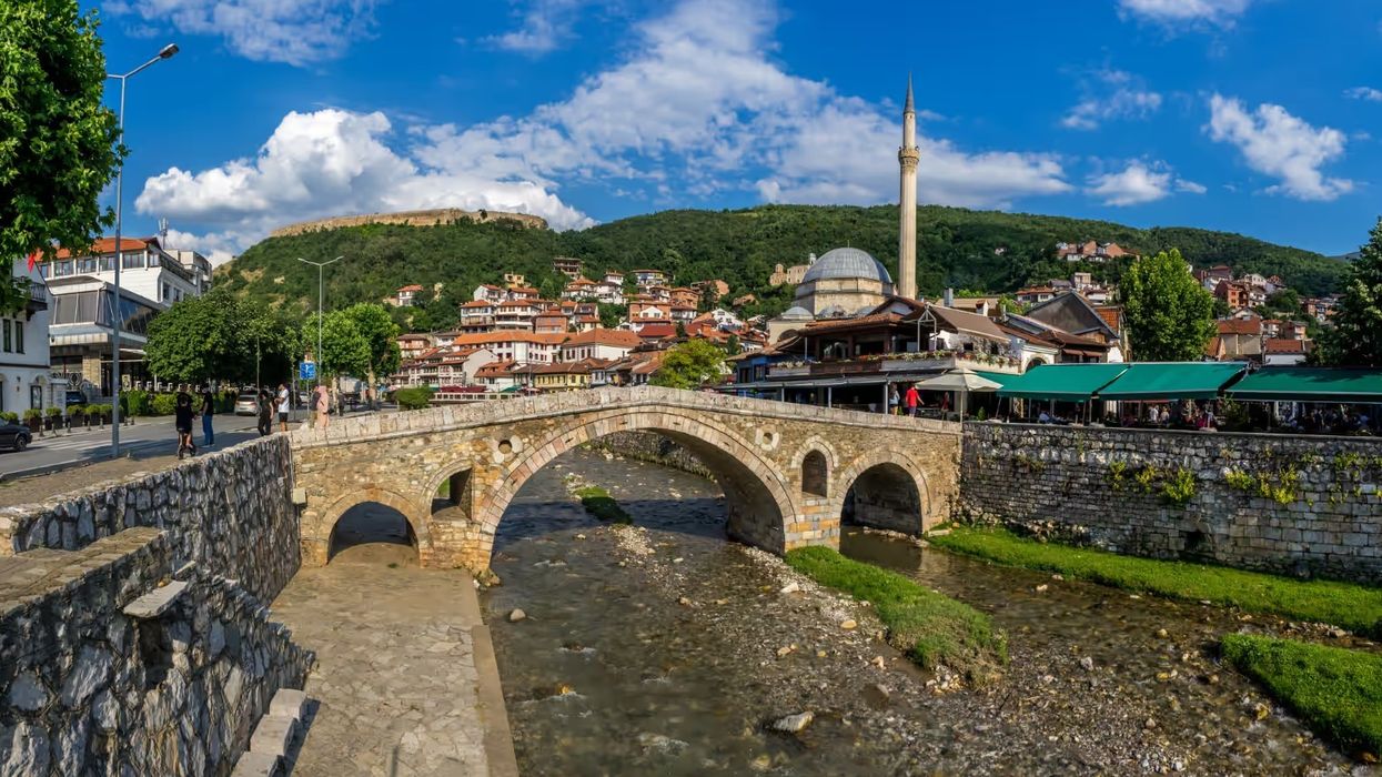Alarm në Prizren për guidat e palicencuara: “Po dëmtohet turizmi, po shtrembërohet historia” Alarm në Prizren për guidat e palicencuara: “Po dëmtohet turizmi, po shtrembërohet historia”