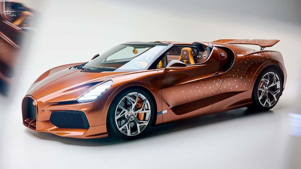 Vetura e fundit unike e Bugatti-t është e mbuluar me yje