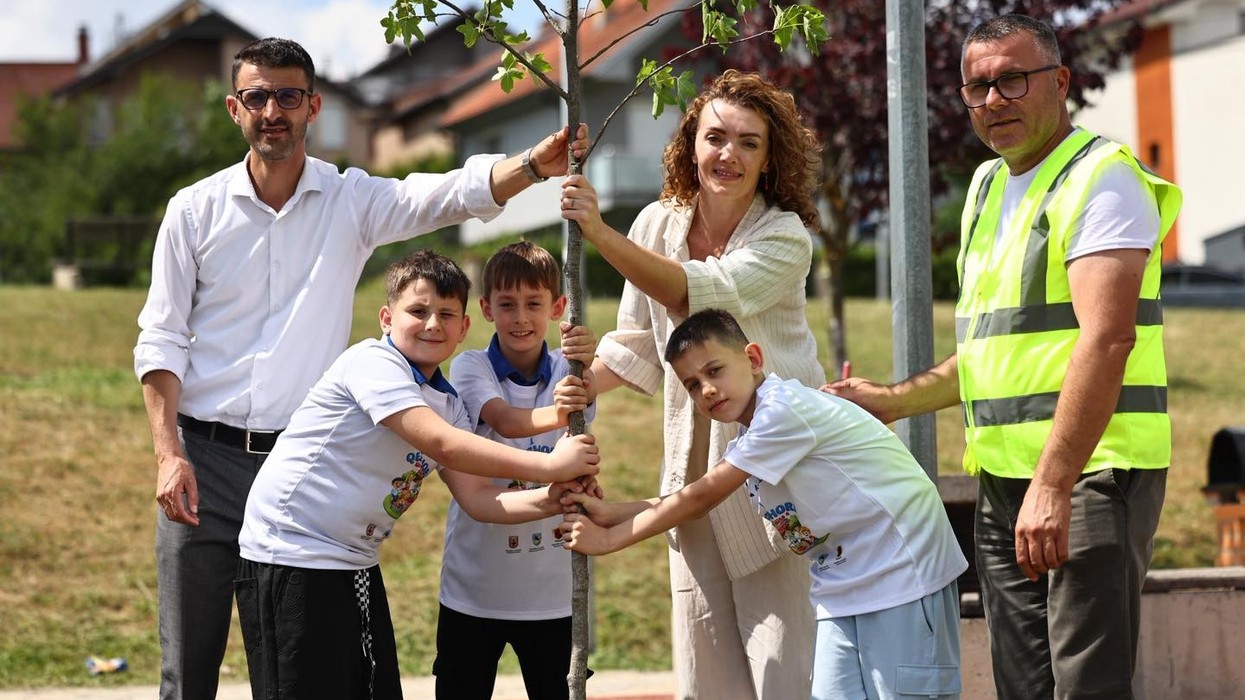 Al Trade realizon aktivitetin tradicional për shtimin e hapësirave të gjelbra në qytet