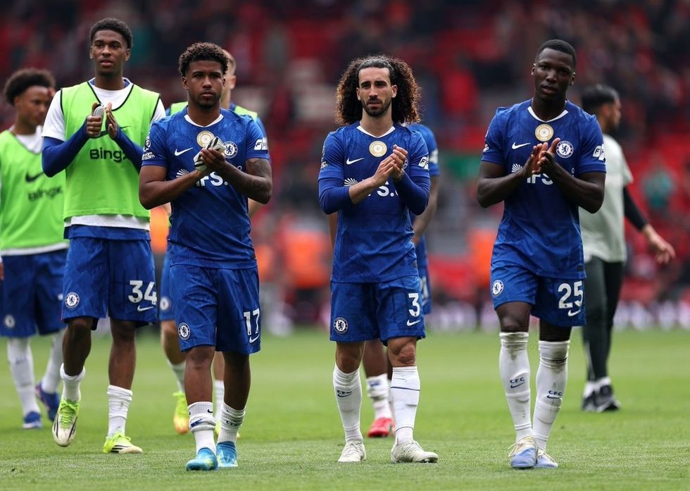 Chelsea synon një qendërmbrojtës dhe një sulmues si transfer