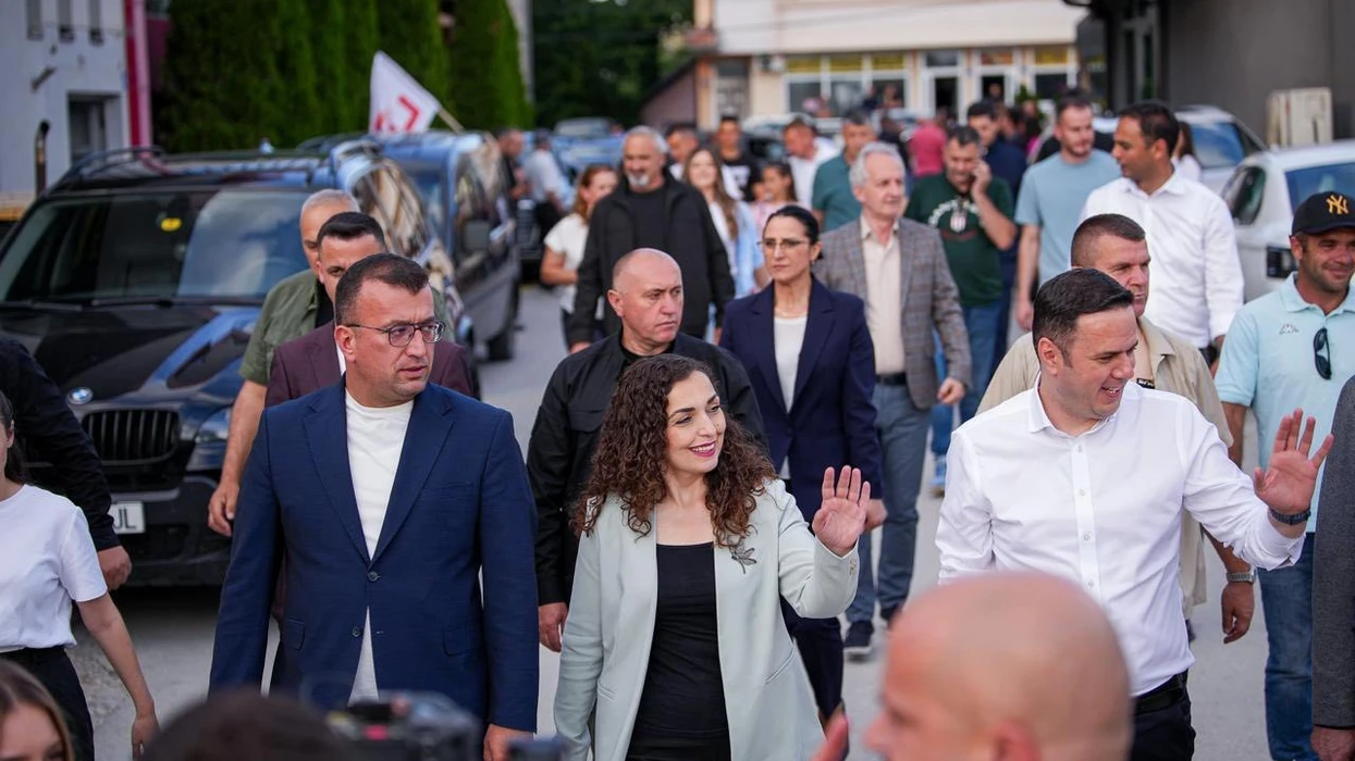 Vjosa Osmani 'ndez' Mitrovicën, Istogun, Prishtinën e Lipjanin brenda pak orësh