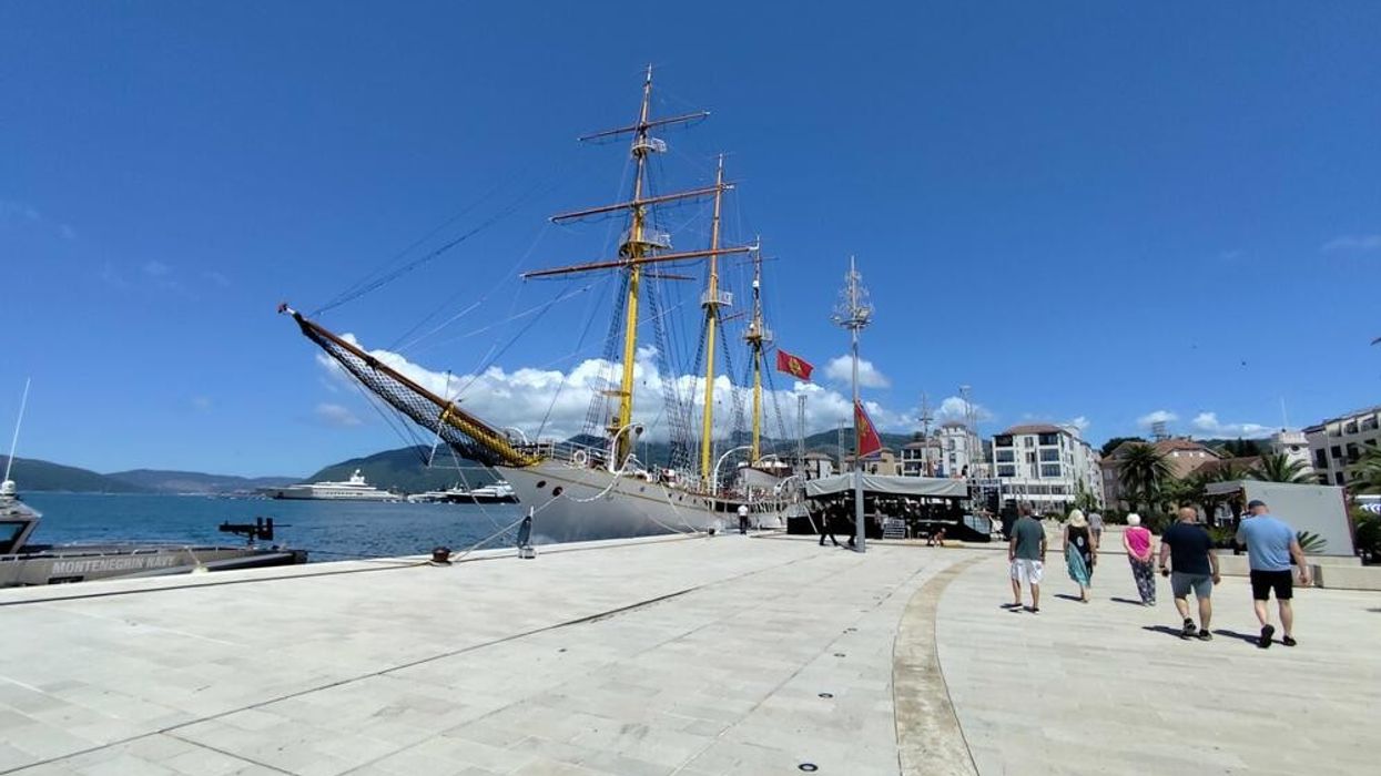 Tivati nën masa të posaçme përpara Samitit, më pak njerëz në rrugë - prani e shtuar policore dhe ushtarake Tivati nën masa të posaçme përpara Samitit, më pak njerëz në rrugë - prani e shtuar policore dhe ushtarake