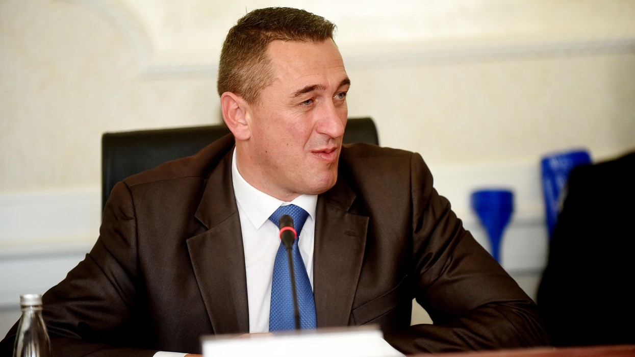 Ligji për shtetësisë, Rashiq: Frikë për përfitime nga persona me dosje kriminale dhe lidhje me krime lufte