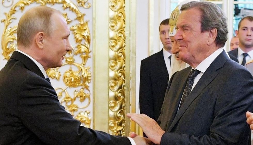 Putin dhe ish-kancelari gjerman Schroder janë takuar në Moskë