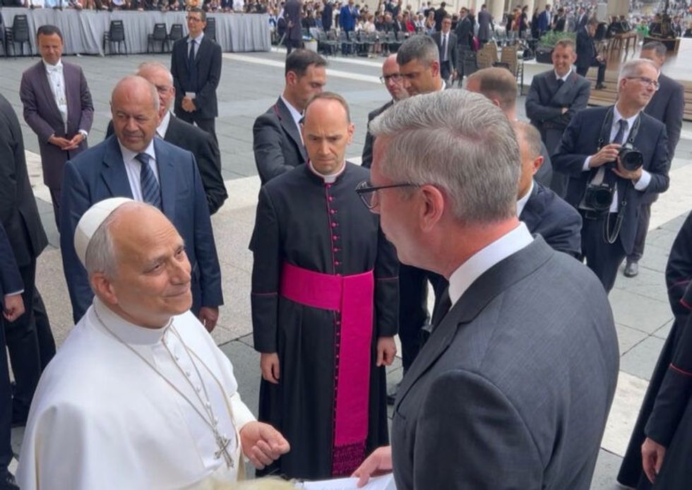 Bank teller travels from US to Vatican to return $8.65 left in PayPal to Pope Leo