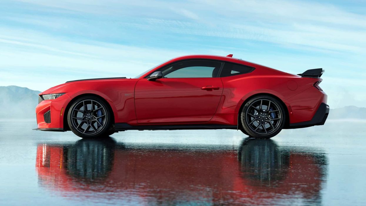 Ford lë të kuptohet për një tjetër Mustang Ford lë të kuptohet për një tjetër Mustang