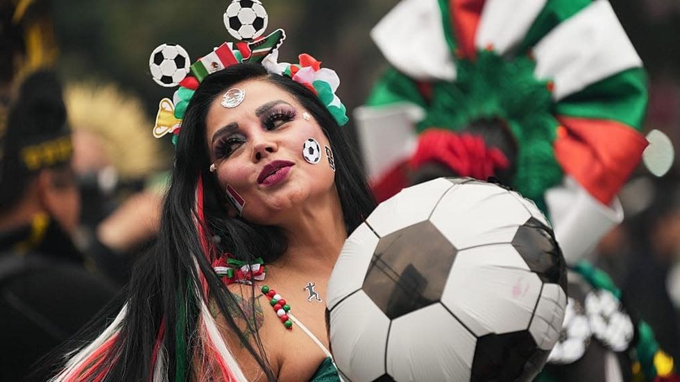 Mijëra njerëz bashkohen në Mexico City për një rekord botëro