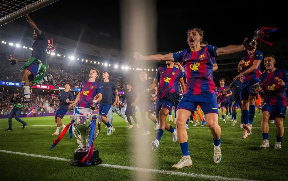 Barcelona po e largon mesfushorin e saj, ai është mes gjigan