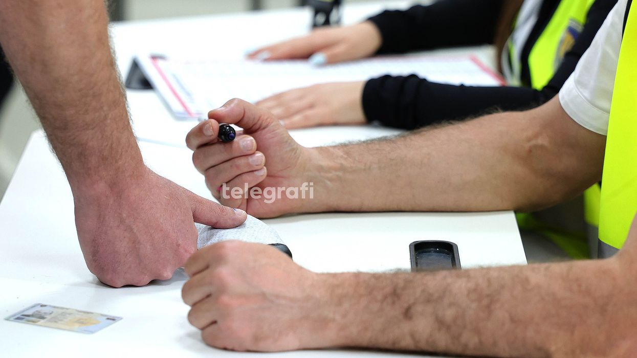 Dyshohen për ryshfet në votime në favor të Listës Serbe, kërkohet paraburgim për dy të arrestuarit në Gorazhdevc Dyshohen për ryshfet në votime në favor të Listës Serbe, kërkohet paraburgim për dy të arrestuarit në Gorazhdevc