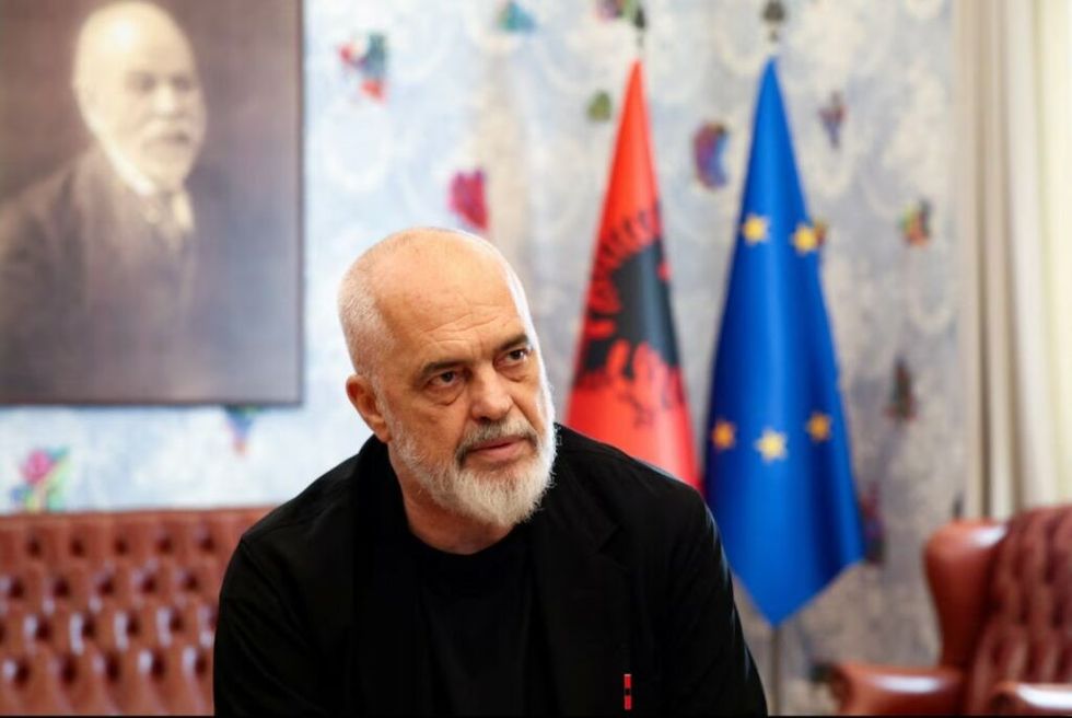 Rama për Reuters: Shqipëria do vazhdojë ndërtimin e resortit