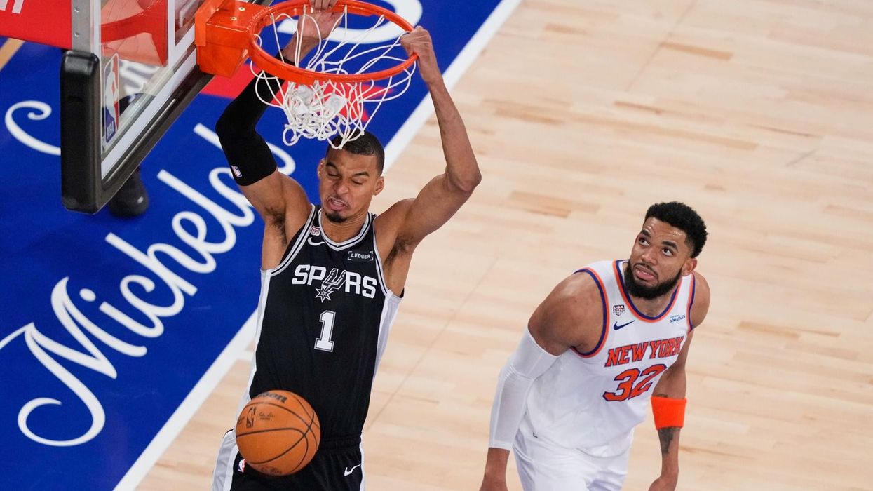 Çfarë paraqitje nga Wembanyama, Spurs marrin fitore në shtëpinë e Knicks dhe ngushtojnë epërsinë në finalen e NBA Çfarë paraqitje nga Wembanyama, Spurs marrin fitore në shtëpinë e Knicks dhe ngushtojnë epërsinë në finalen e NBA