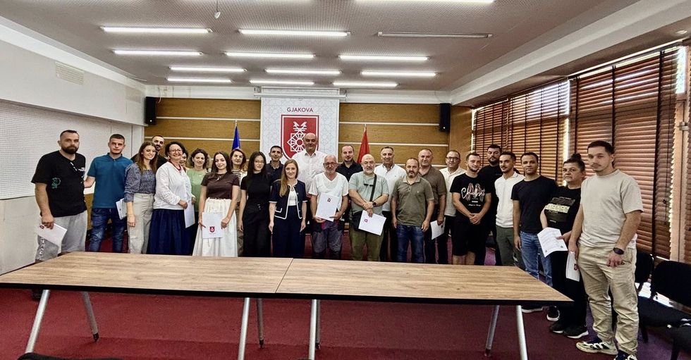 Komuna e Gjakovës ndan 150 mijë euro grante për 23 biznese
