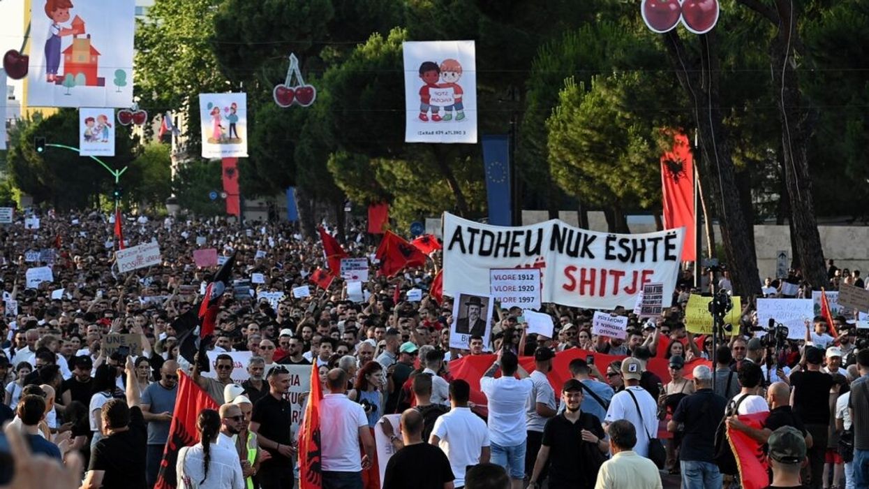 Shqiptarët për Amerikën: Protestat në Shqipëri nuk janë kundër investimeve amerikane, por kërkesë për transparencë Shqiptarët për Amerikën: Protestat në Shqipëri nuk janë kundër investimeve amerikane, por kërkesë për transparencë