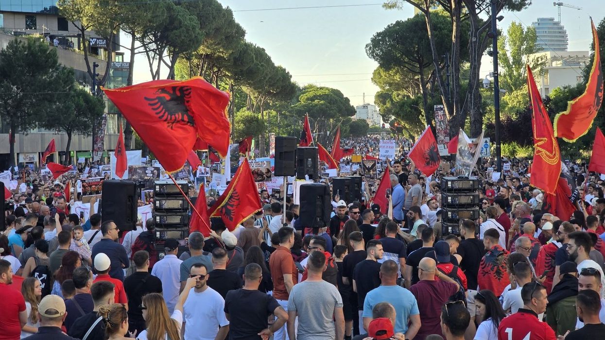 Dita e 11-të e protestës, në Tiranë pritet të vijnë edhe shqiptarë nga jashtë kufijve Dita e 11-të e protestës, në Tiranë pritet të vijnë edhe shqiptarë nga jashtë kufijve