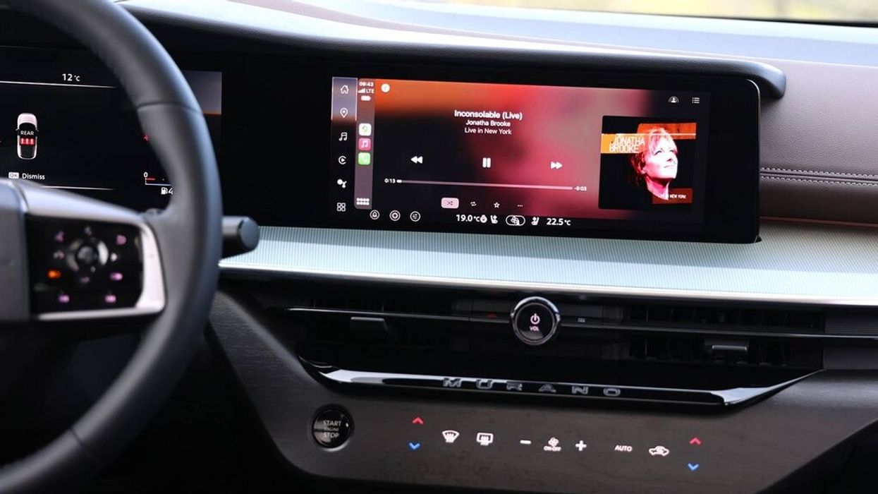 Nissan tërheq mbi 50 mijë automjete për shkak të një defekti në ekran Nissan tërheq mbi 50 mijë automjete për shkak të një defekti në ekran
