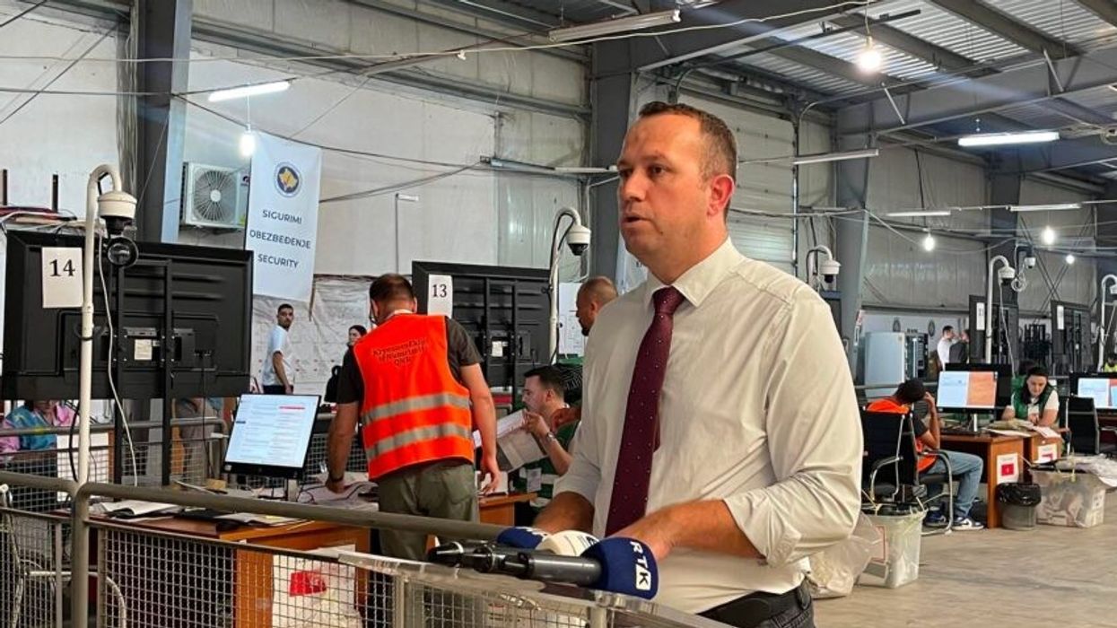 KQZ: Ka nisur numërimi i votave nga ambasadat, mbi 85 mijë pako të votimit me postë janë tërhequr KQZ: Ka nisur numërimi i votave nga ambasadat, mbi 85 mijë pako të votimit me postë janë tërhequr
