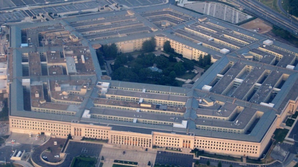 Alarm në Pentagon - evakuohen disa kate pas sinjalit për substanca të rrezikshme Alarm në Pentagon - evakuohen disa kate pas sinjalit për substanca të rrezikshme