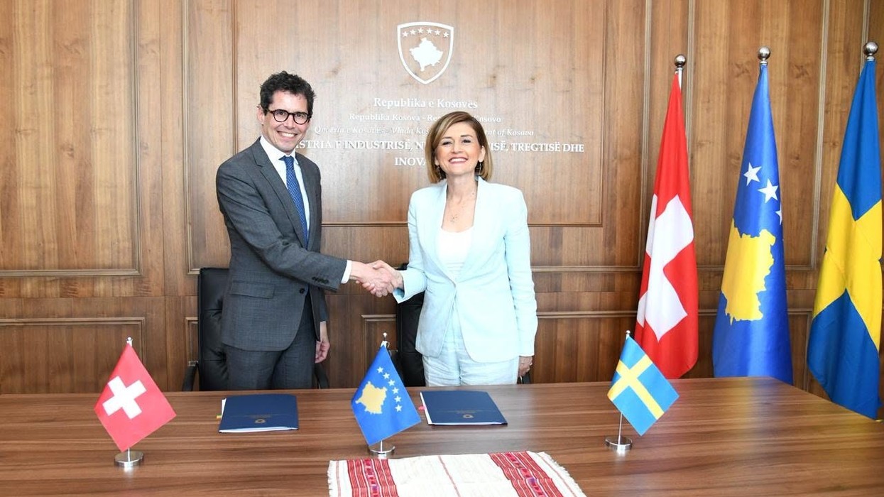 Marrëveshje mes Kosovës dhe Zvicrës për mbështetjen e bizneseve private, ambasada helvetike jep detaje
