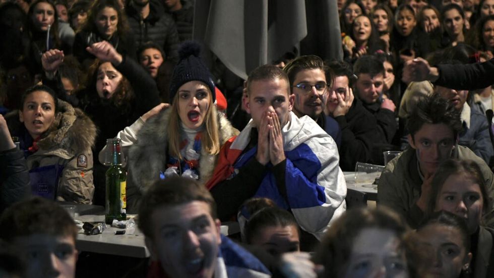 Qyteti francez vendos orë policore për të miturit gjatë ndes