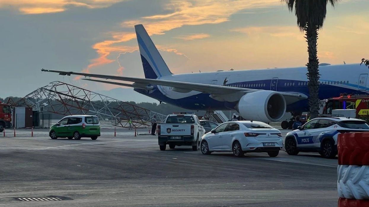 Aeroplani i Turkish Airlines përplaset me një strukturë radari, evakuohen 267 persona në Antalia Aeroplani i Turkish Airlines përplaset me një strukturë radari, evakuohen 267 persona në Antalia