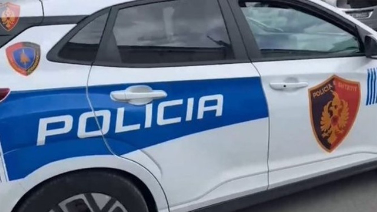 Tentohet të grabitet banka në Tiranë, arrestohet autori me pistoletë lodër