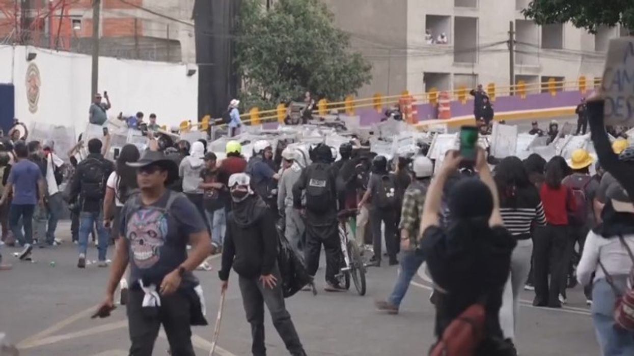 Kupa e Botës, protesta të dhunshme shpërthyen jashtë stadiumit të Mexico City Kupa e Botës, protesta të dhunshme shpërthyen jashtë stadiumit të Mexico City