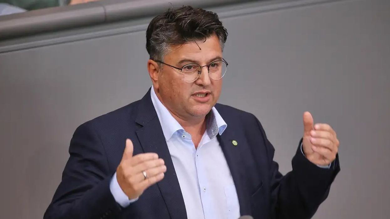 Deputeti gjerman në Bundestag kërkon kapjen e Radojiçiqit: Ende i lirë në Serbi Deputeti gjerman në Bundestag kërkon kapjen e Radojiçiqit: Ende i lirë në Serbi