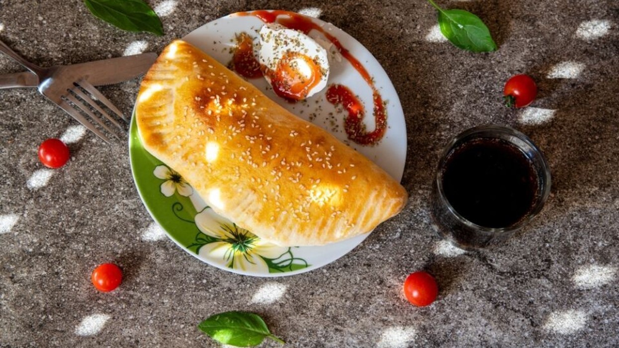 Panzerotti italiane me djathë dhe proshutë: Krokante jashtë, të buta dhe plot shije brenda
