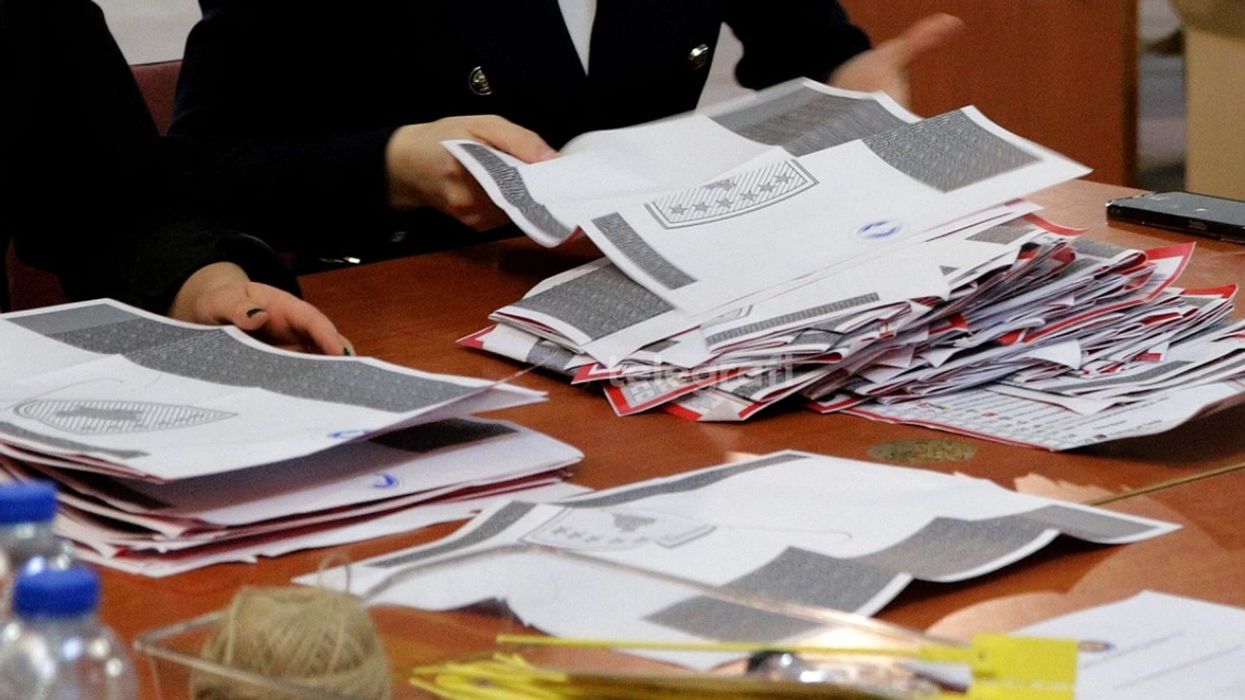 Vazhdon verifikimi dhe numërimi i votave në Prishtinë Vazhdon verifikimi dhe numërimi i votave në Prishtinë