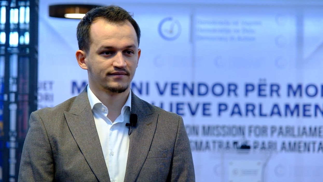 Cakolli: LVV-ja mund të arrijë në 52 mandate nëse vazhdon trendi i njëjtë i votave me postë Cakolli: LVV-ja mund të arrijë në 52 mandate nëse vazhdon trendi i njëjtë i votave me postë