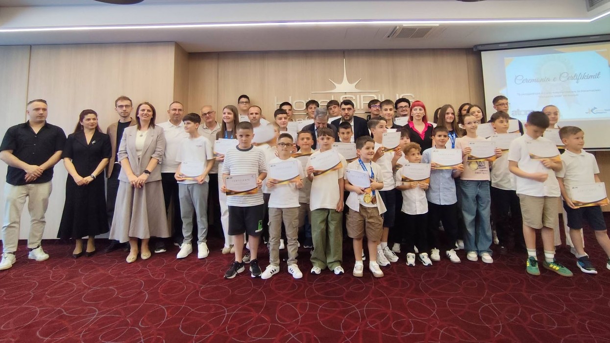 Instituti ATOMI certifikoi dhe shpërbleu më të suksesshmit e Garës Ndërkombëtare të Matematikës Kangaroo 2026 në Kosovë