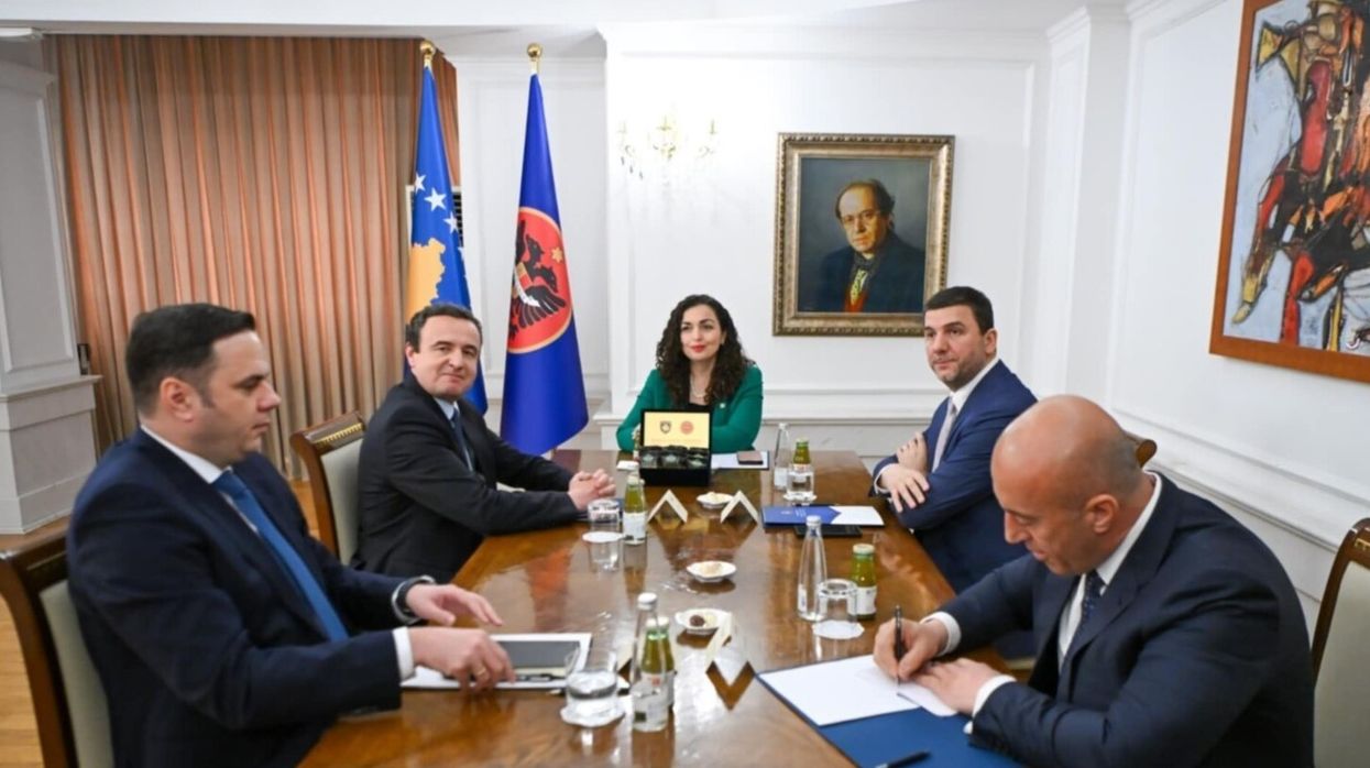 Analistët: Pa konsensus politik, vendi rrezikon zgjedhje të reja Analistët: Pa konsensus politik, vendi rrezikon zgjedhje të reja