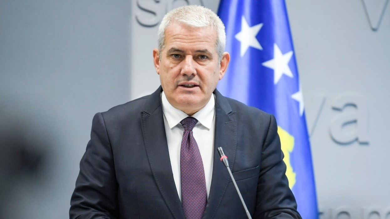 Sveçla reagon pas arrestimeve për masakrën e Reçakut: Asnjë kompromis ndaj krimeve të luftës