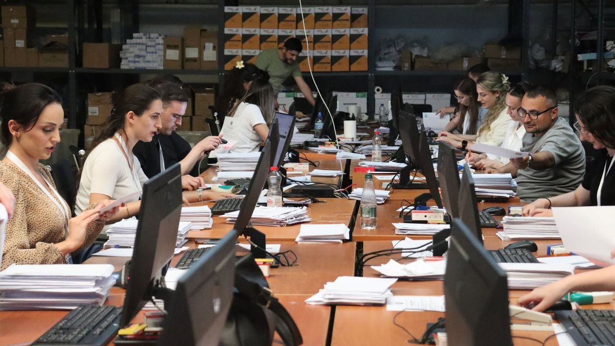 KQZ përmbyll vlerësimin e pakove nga diaspora, mbi 82 mijë vota të aprovuara KQZ përmbyll vlerësimin e pakove nga diaspora, mbi 82 mijë vota të aprovuara