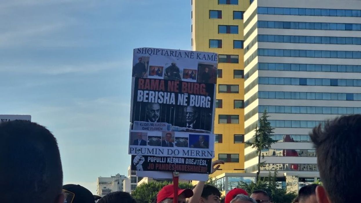 Dita 15 e protestës, qytetarët kërkojnë largimin e Ramës Dita 15 e protestës, qytetarët kërkojnë largimin e Ramës