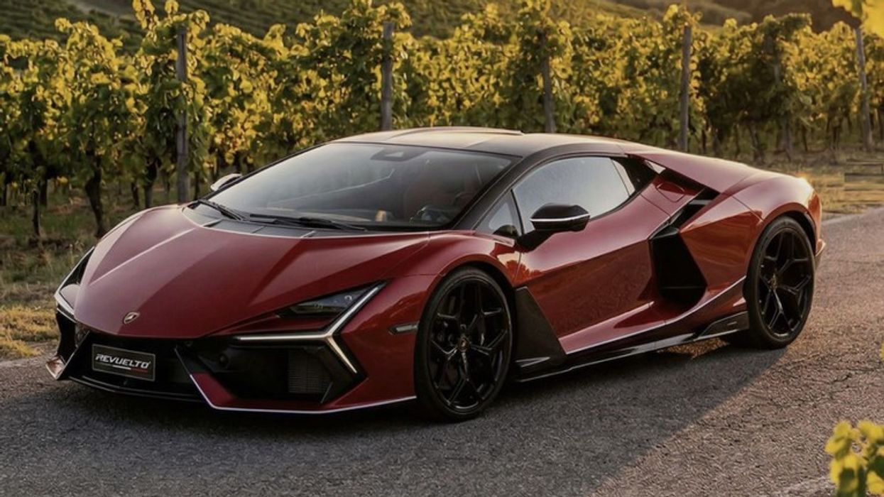 Lamborghini po përgatit Revuelto SV më të fuqishëm Lamborghini po përgatit Revuelto SV më të fuqishëm