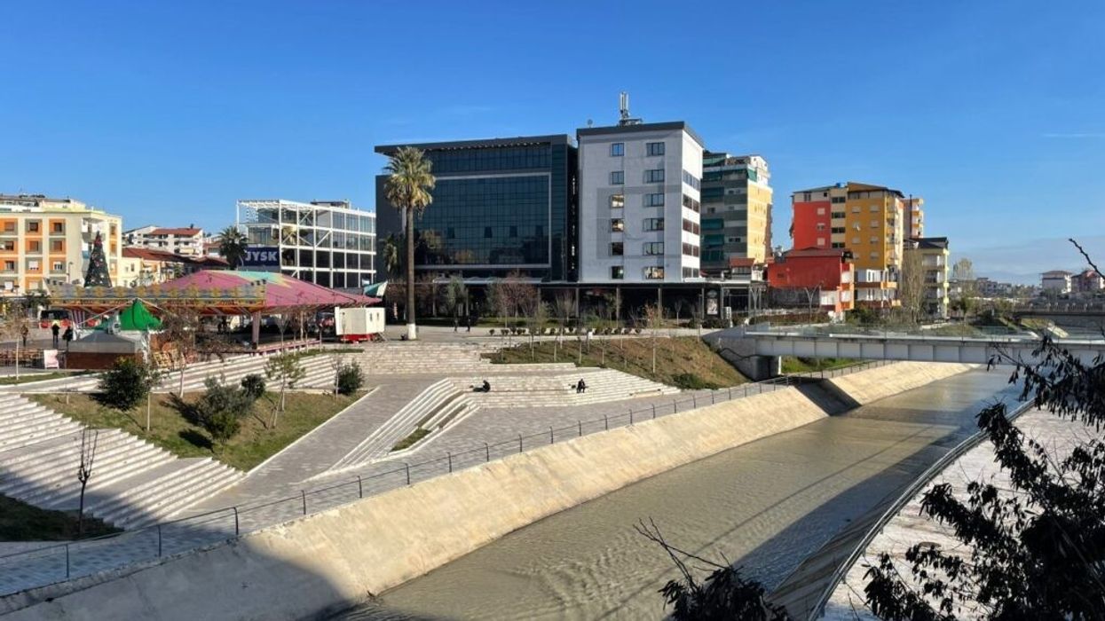 Zbardhet skema e floririt të vjedhur nga Greqia në Shqipëri, hetime nga Fieri në Tiranë Zbardhet skema e floririt të vjedhur nga Greqia në Shqipëri, hetime nga Fieri në Tiranë