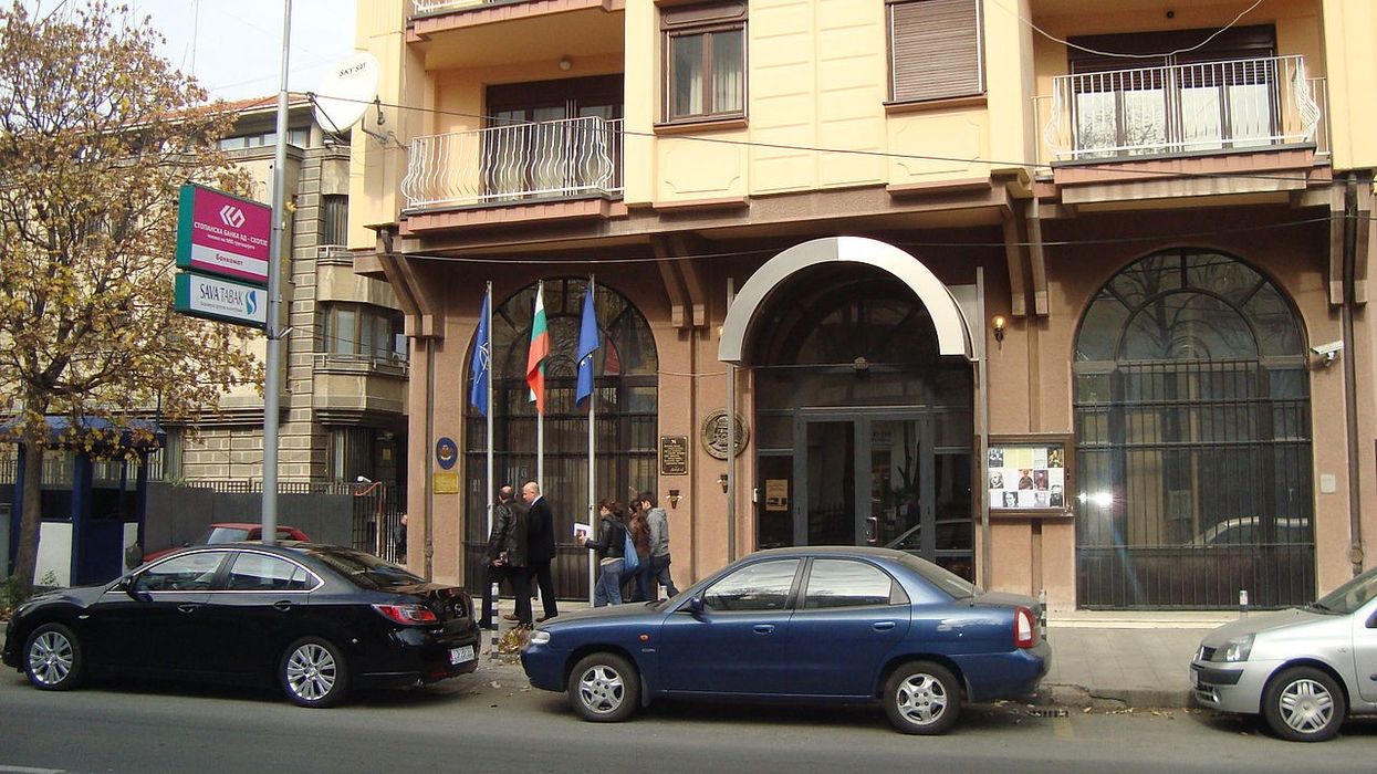 Gjuajtje me molotov përpara Ambasadës së Bullgarisë në Shkup Gjuajtje me molotov përpara Ambasadës së Bullgarisë në Shkup