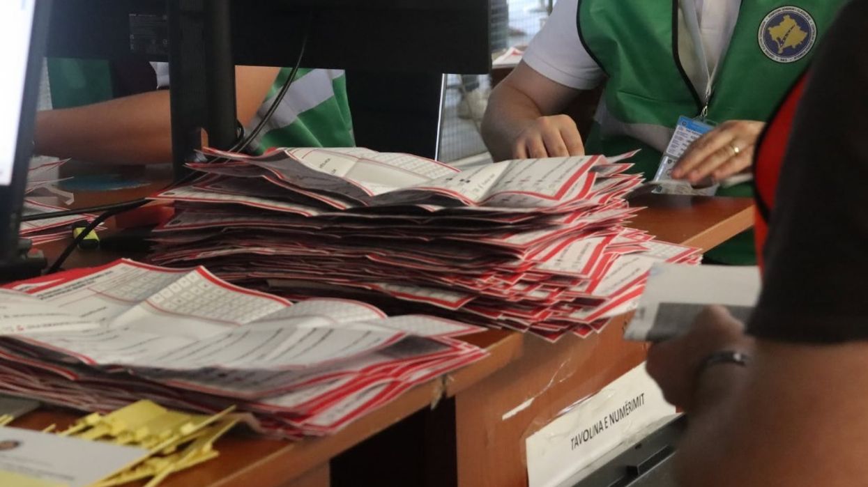 LVV shkon në 52 mandate, PDK humb një mandat LVV shkon në 52 mandate, PDK humb një mandat
