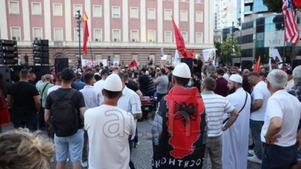 Protesta kundër investimit në Zvërnec në ditën e 17-të