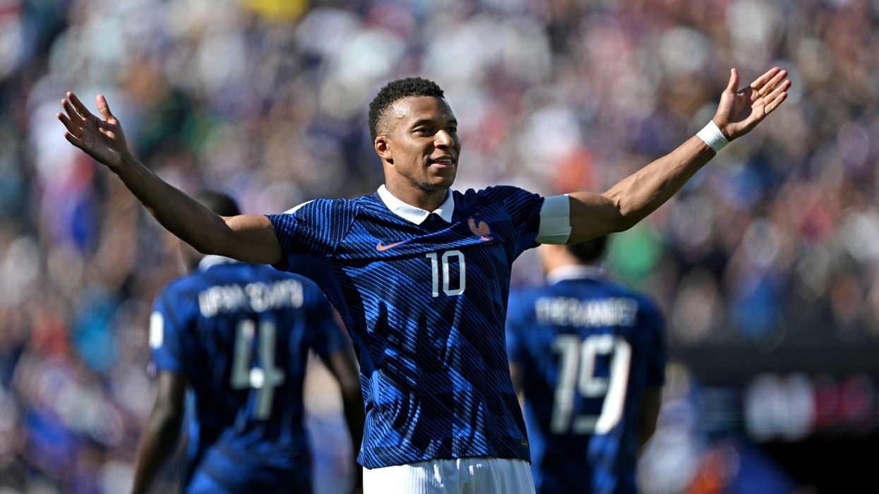 Një natë për histori: Mbappe bëhet rekordmen i Francës dhe lë pas Messin e Pelen