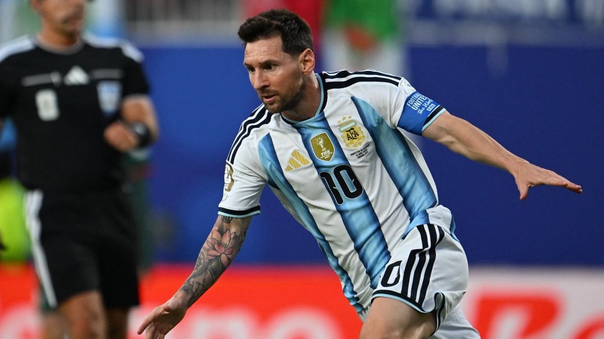 Het-trik dhe rekord pas rekordi: Messi barazon Klosen, kalon Ronaldon dhe mahnit botën