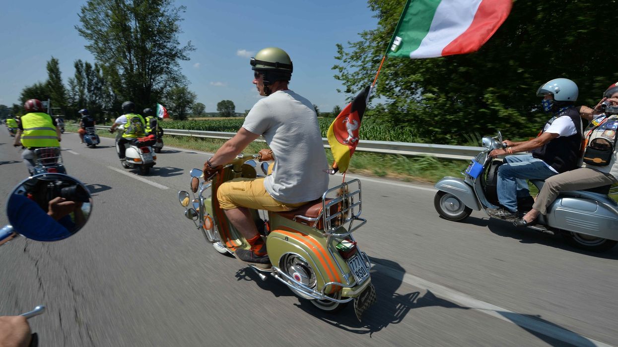 Vespa feston 80 vjet histori: Roma bëhet skena e një ikone botërore Vespa feston 80 vjet histori: Roma bëhet skena e një ikone botërore