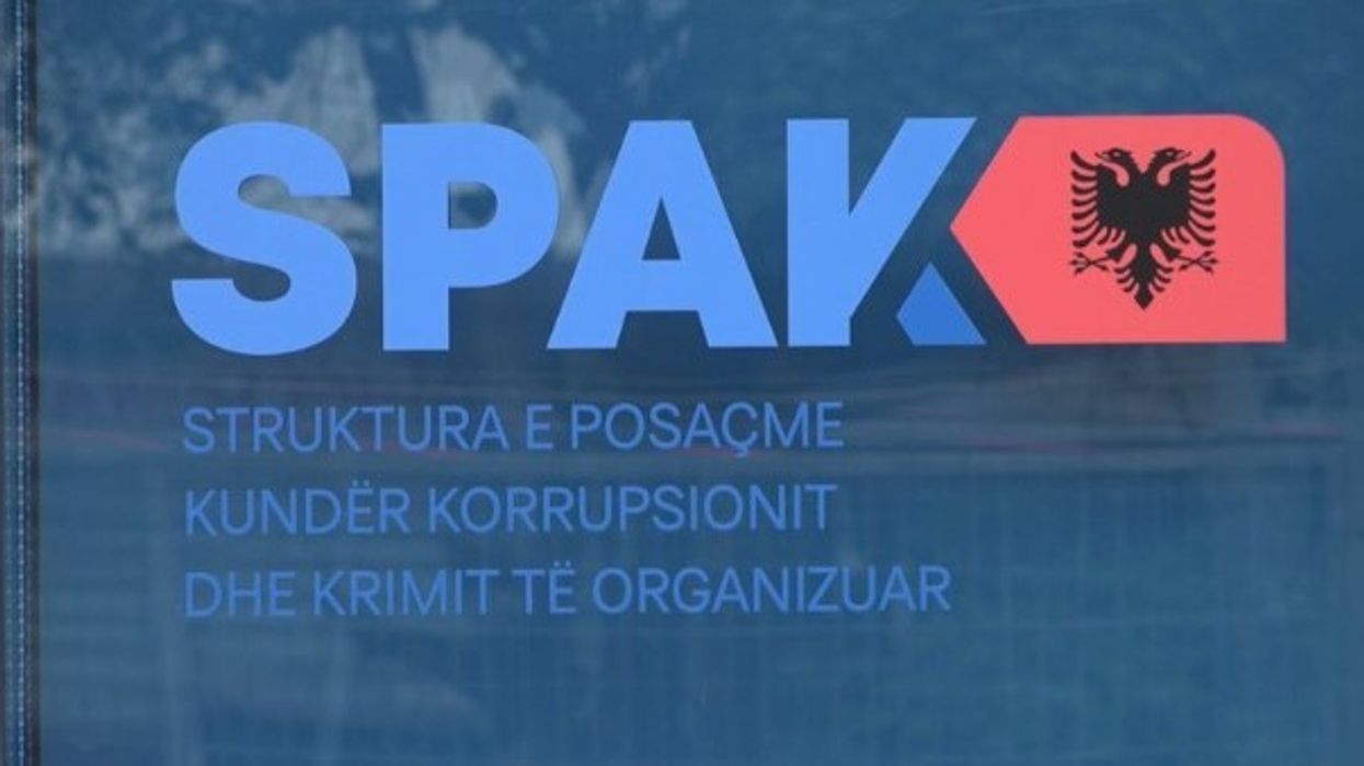Miliona euro cash në fuçi 50 litërshe, dalin detaje nga rrjeti i trafikut të kokainës Miliona euro cash në fuçi 50 litërshe, dalin detaje nga rrjeti i trafikut të kokainës