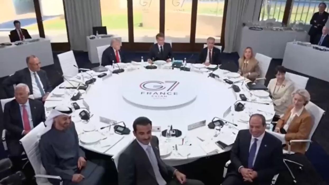 Të gjithë liderët pozojnë për fotografinë zyrtare, përveç "shefit" Trump Të gjithë liderët pozojnë për fotografinë zyrtare, përveç