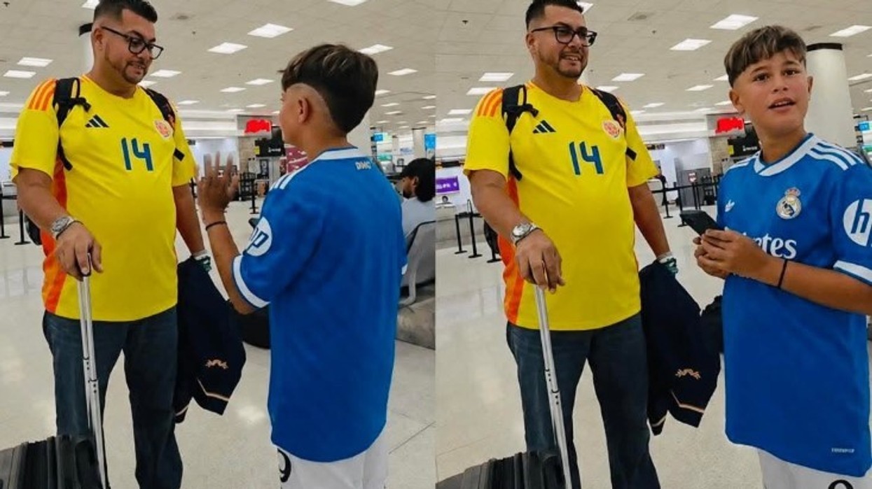 Videoja që po përlot të gjithë: Djali mëson në aeroport se do të shkojë në Kupën e Botës