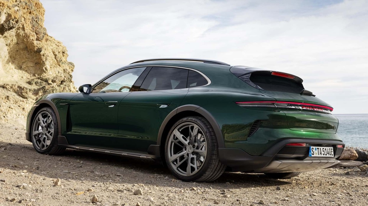 Porsche i jep fund prodhimit të dy modeleve Taycan