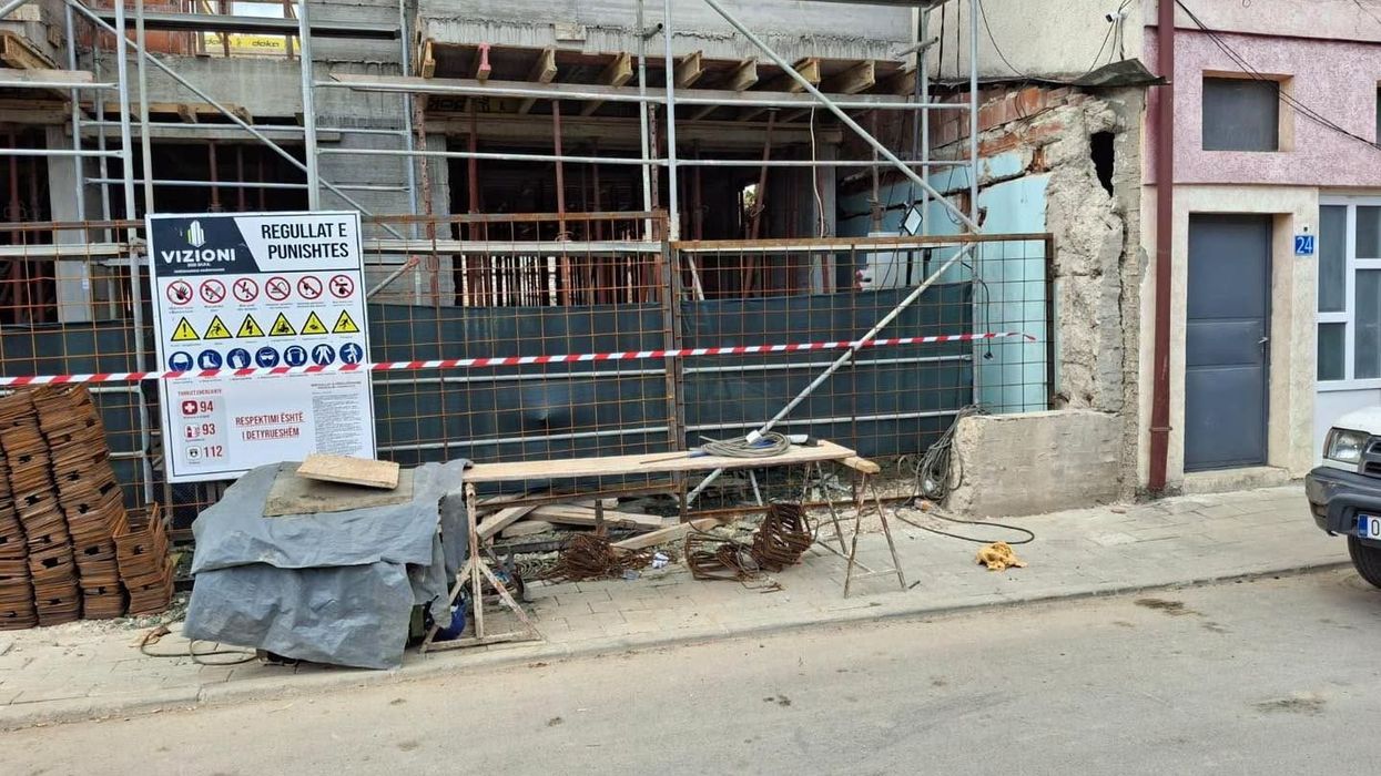 Mitrovica intensifikon inspektimet në ndërtim, vendosen shirita në tri ndërtesa Mitrovica intensifikon inspektimet në ndërtim, vendosen shirita në tri ndërtesa